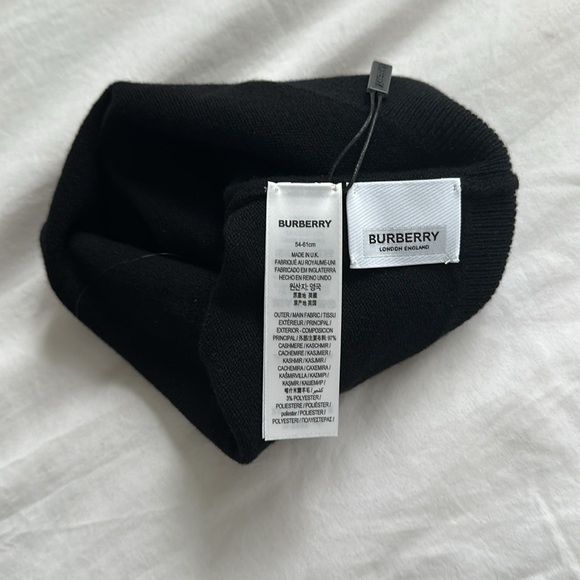 Burberry unisex beanie- brand new never worn! - Picture 2 of 2